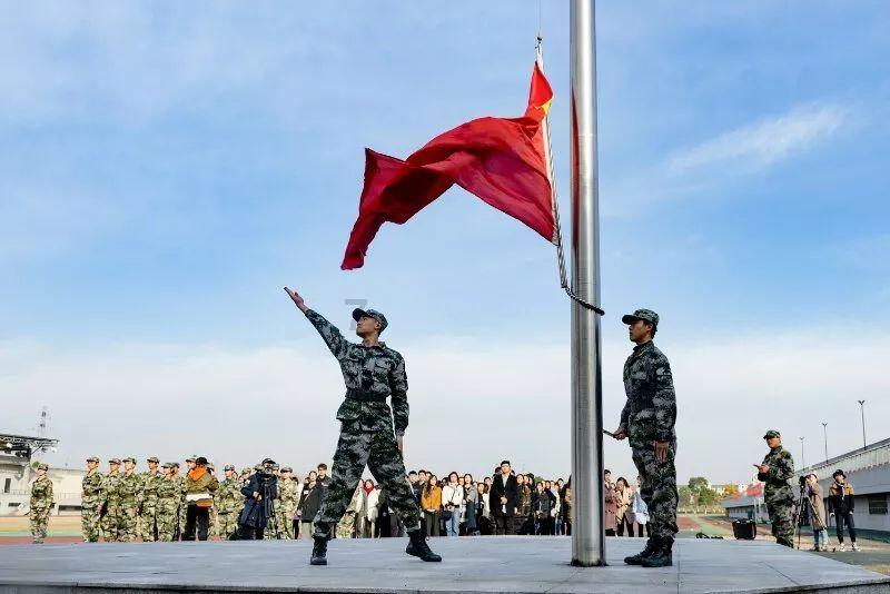 早降重ai论文助手好用吗？智能AI论文助手