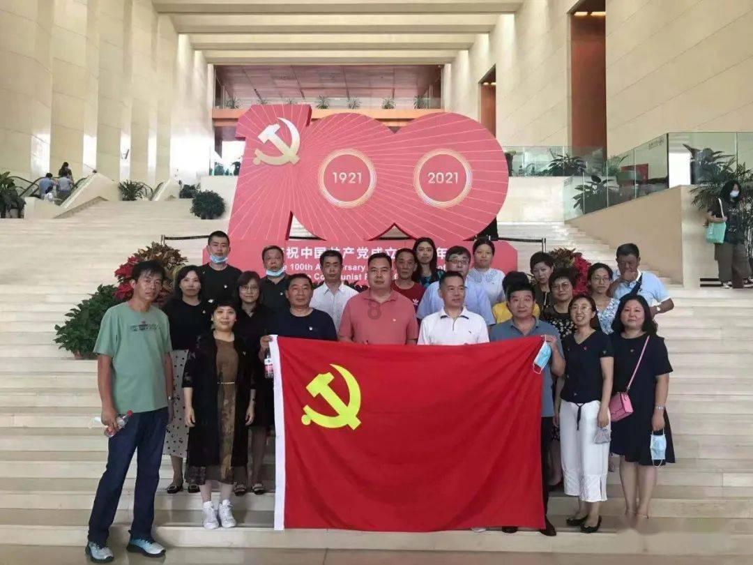 冯劲后悔吗？为高薪加盟上港拒绝去成都蓉城队，如今却沦为替补
